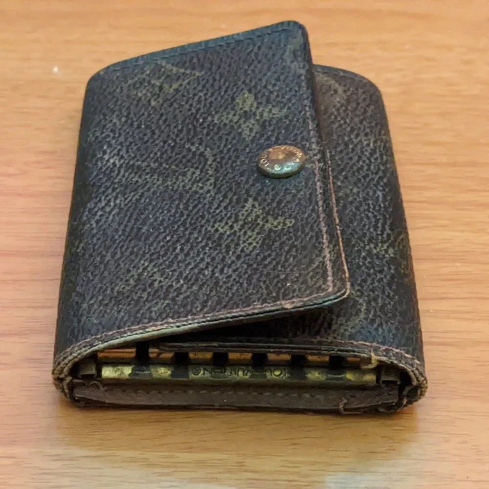 Louis Vuitton Monogram Key Holder/Wallet #1622***